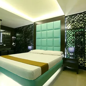 https://victoria-court-malate-manila.angeleshotels.net